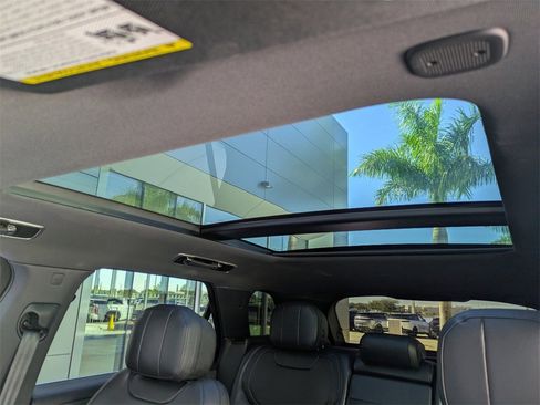 Used 2025 Land Rover Range Rover Sport Dynamic SE image 22