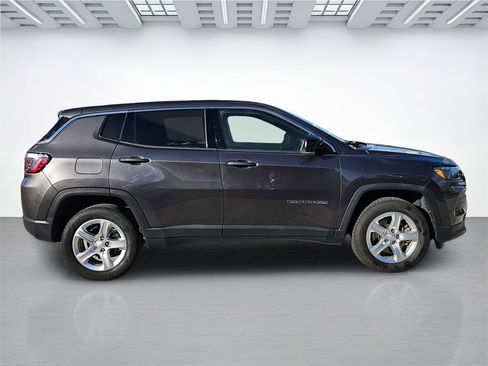 Used 2023 Jeep Compass Sport image 4