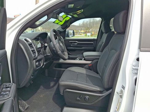 Used 2025 RAM 1500 Big Horn AWD/4WD image 3