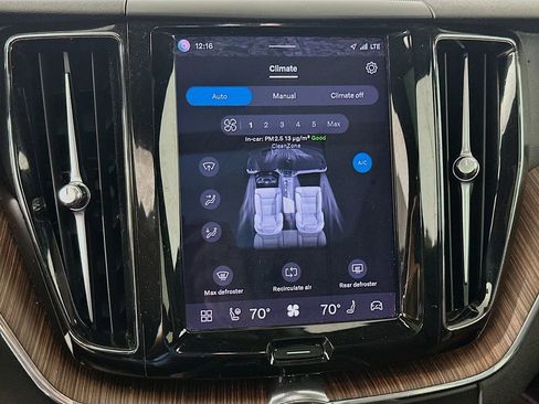 Used 2022 Volvo XC60 B5 Momentum w/ Advanced Package image 14