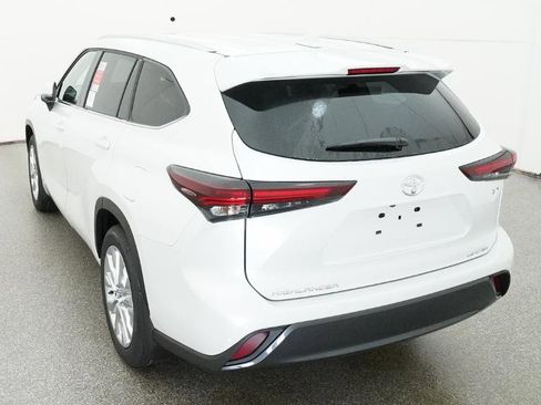 New 2026 Toyota Highlander Limited image 15