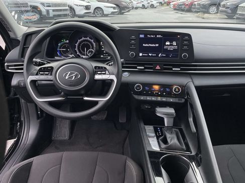 Certified 2023 Hyundai Elantra Blue FWD image 4