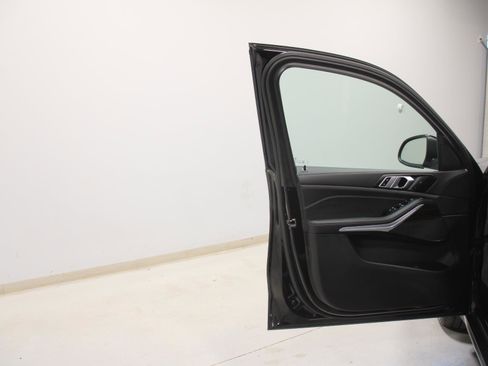 Used 2025 BMW X5 xDrive40i w/ Parking Assistance Package image 20
