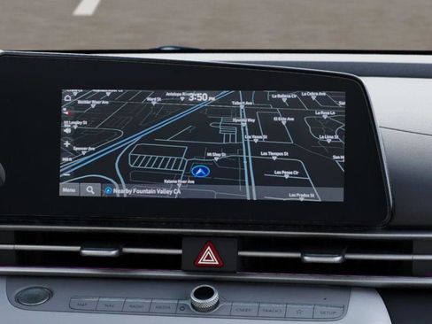 Used 2025 Hyundai Elantra Limited image 15