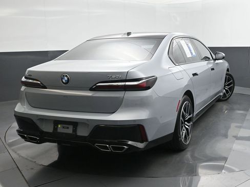 Used 2024 BMW 760i xDrive w/ Premium Package 2 image 5