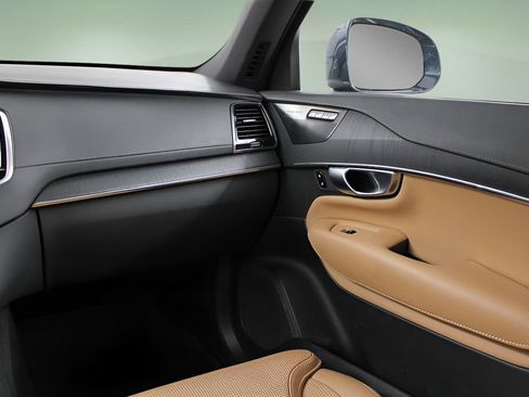 Certified 2023 Volvo XC90 B6 Ultimate w/ Protection Package Premier AWD/4WD image 15