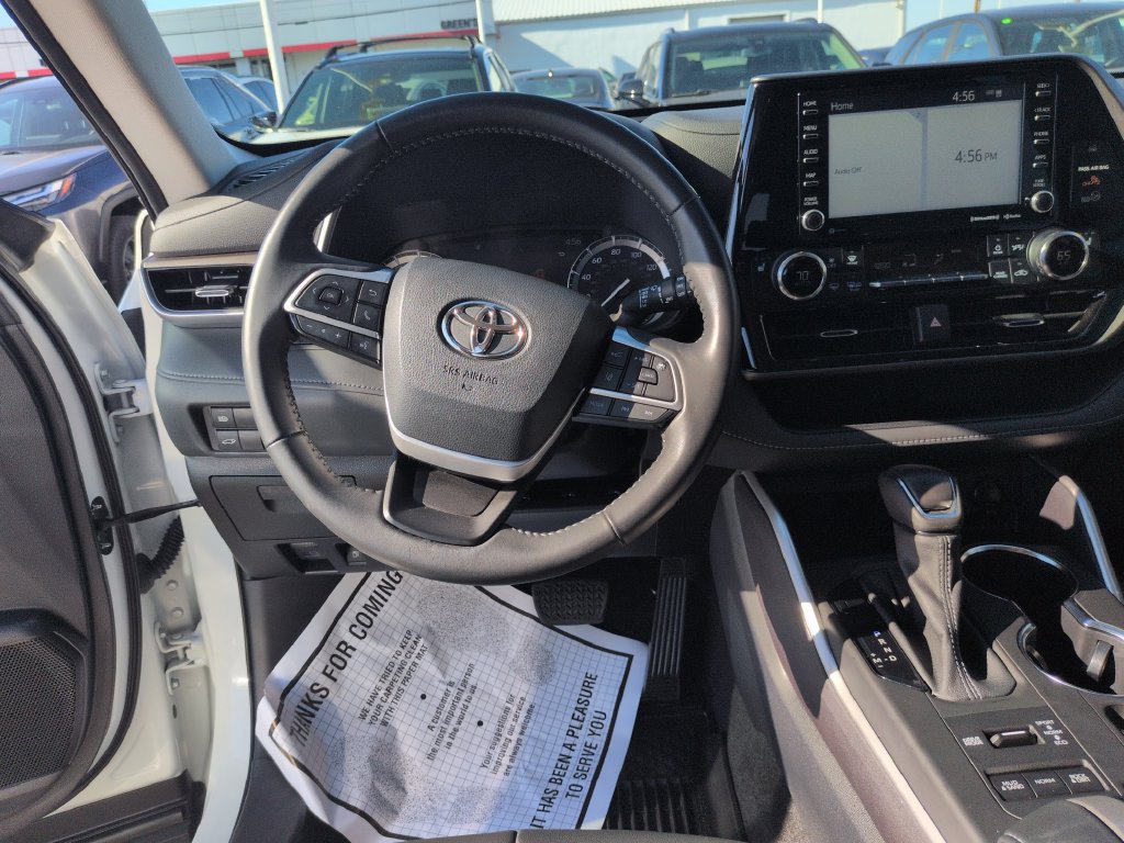 Used 2022 Toyota Highlander XLE AWD/4WD image 13