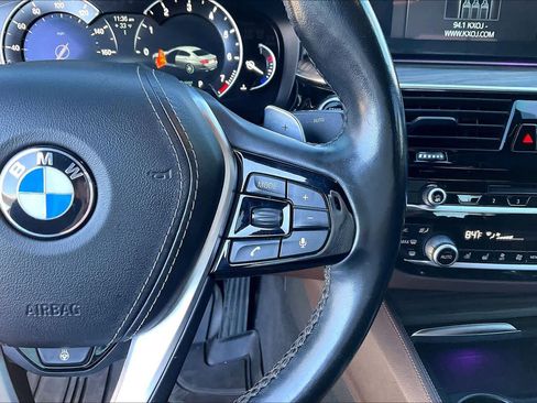 Used 2018 BMW 530i w/ Luxury Seating Package image 23