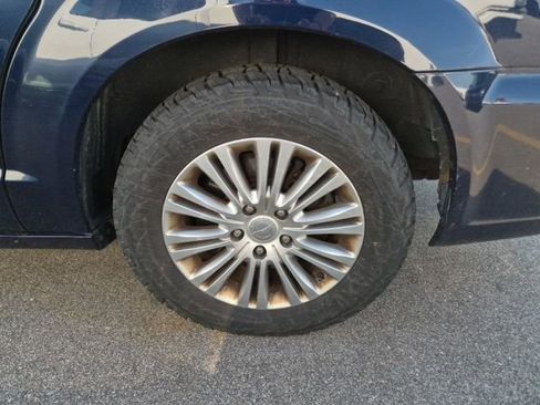 Used 2015 Chrysler Town & Country Touring-L w/ Driver Convenience Group FWD image 8