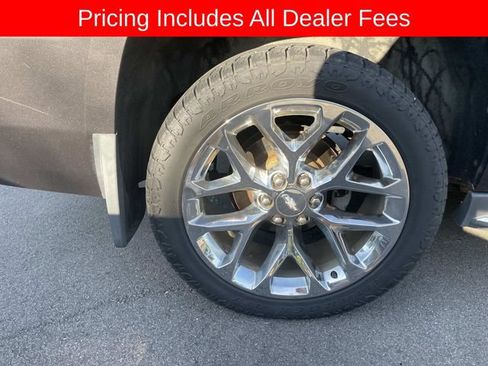 Used 2017 Chevrolet Suburban Premier AWD/4WD image 12