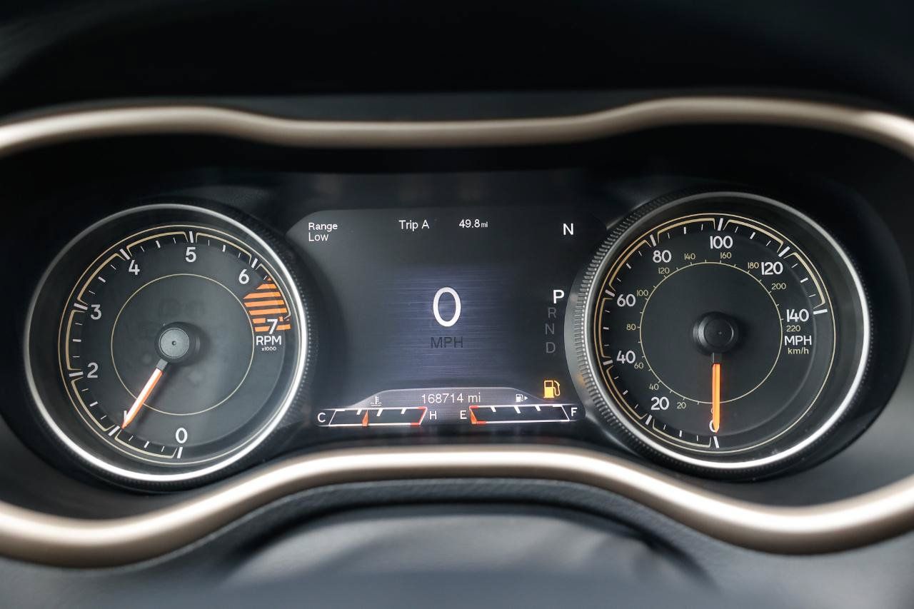 Used 2016 Jeep Cherokee Limited FWD image 28
