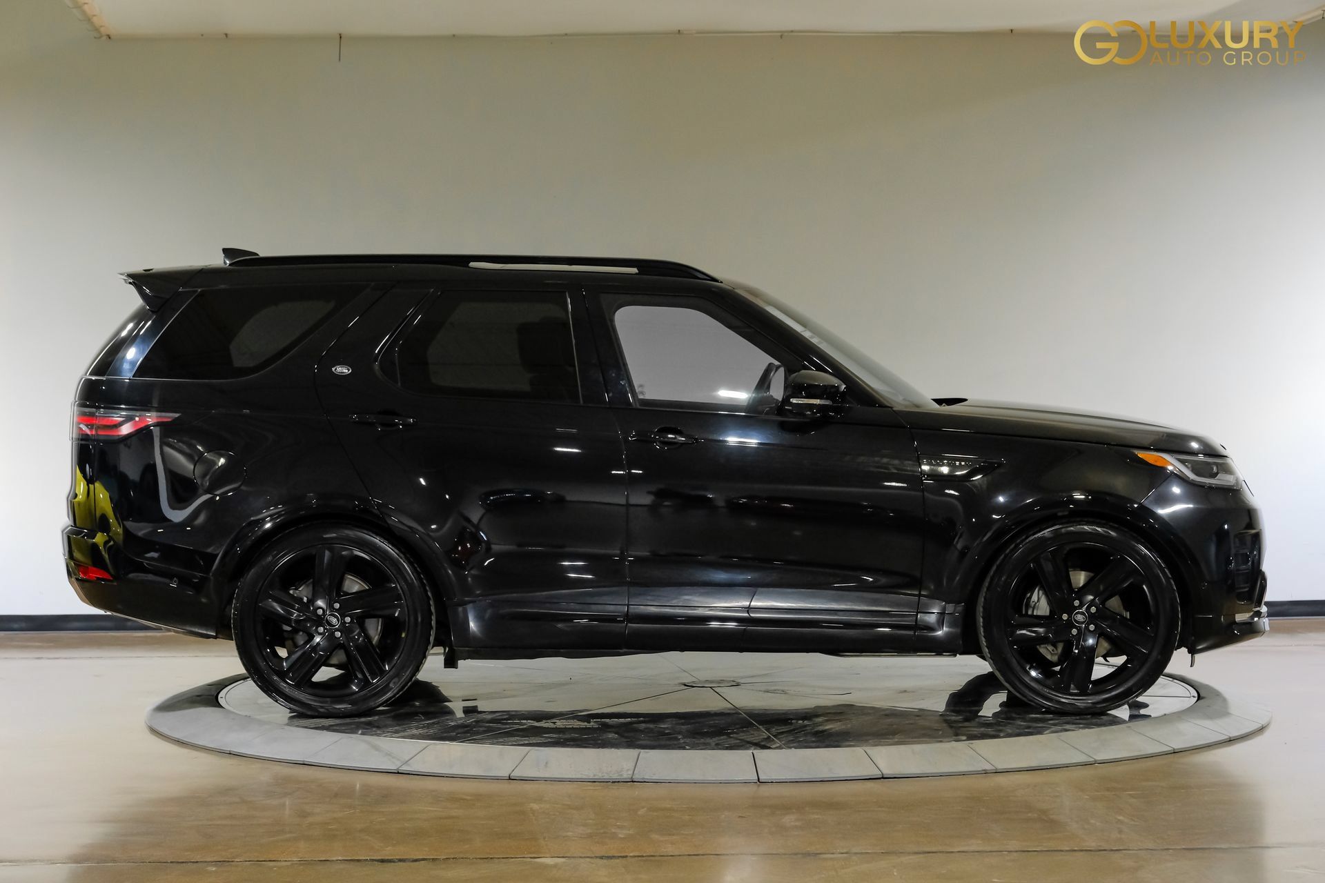 Used 2023 Land Rover Discovery S R-Dynamic AWD/4WD image 9
