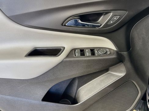 Used 2020 Chevrolet Equinox LS w/ LS Convenience Package FWD image 19