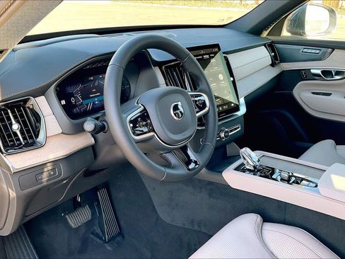 New 2026 Volvo XC90 T8 Ultra w/ Protection Package Premier image 8