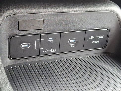 Certified 2025 Hyundai Kona SE image 23