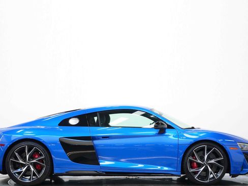 Used 2022 Audi R8 V10 RWD image 2