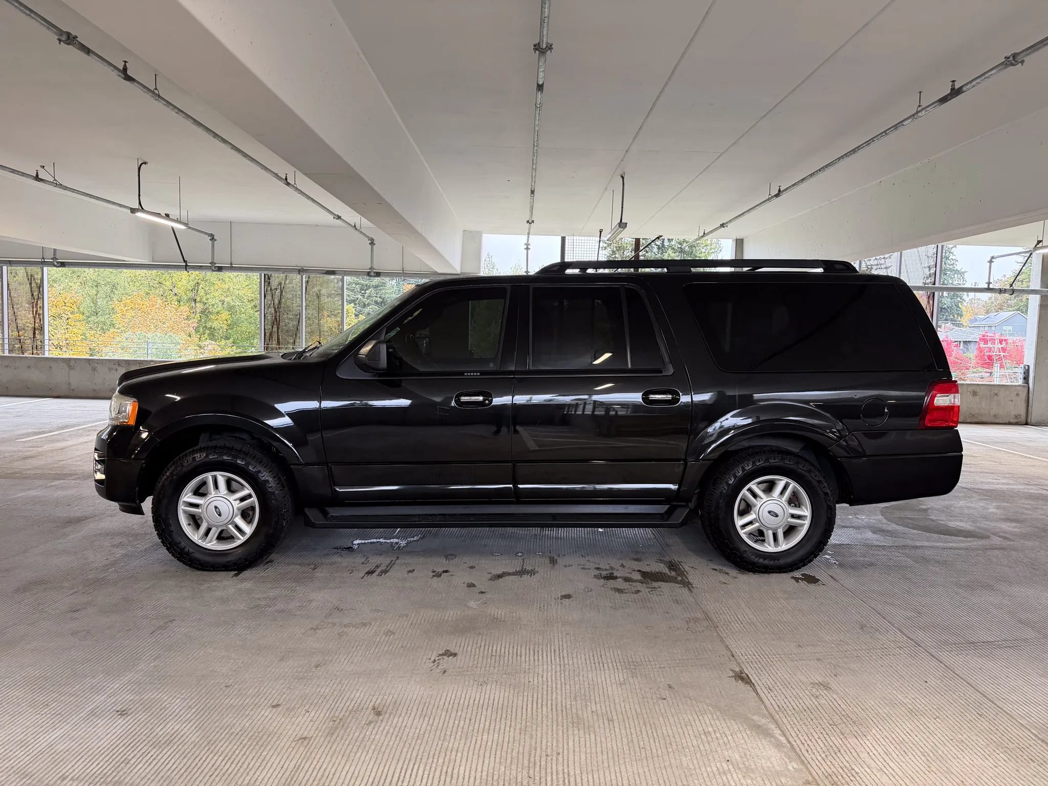 Used 2015 Ford Expedition EL XLT w/ Equipment Group 202A AWD/4WD image 8
