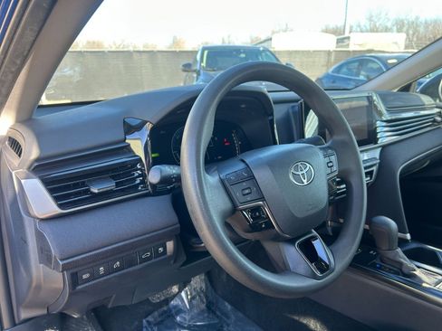 Used 2025 Toyota Camry LE image 34