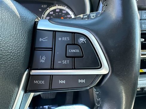 Used 2024 Toyota Highlander XLE AWD/4WD image 38