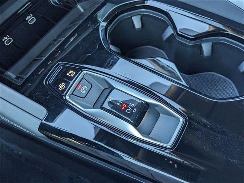 Used 2025 Audi Q5 Premium image 11