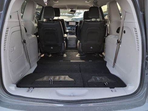 Used 2021 Chrysler Pacifica Touring-L w/ Uconnect Theater Family Group image 26