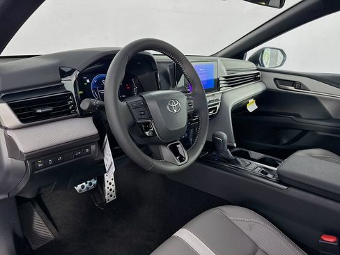 New 2026 Toyota Camry Hybrid FWD image 11