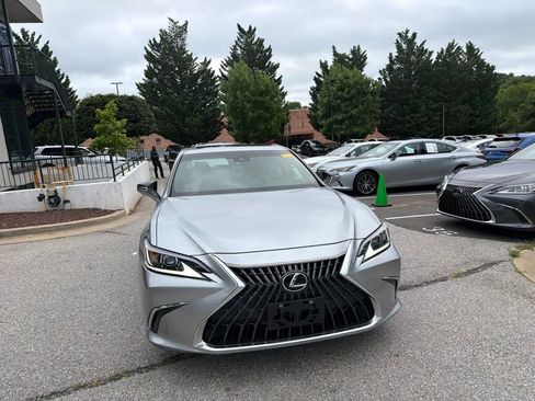 Used 2023 Lexus ES 350 w/ Premium Package FWD image 5