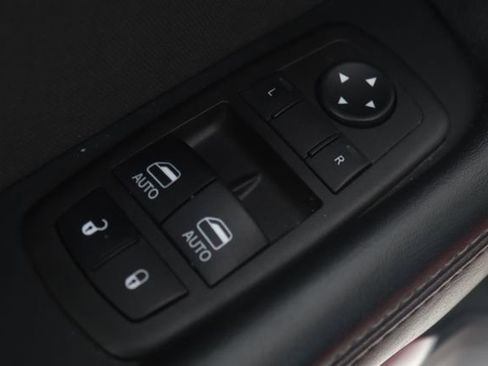 Used 2023 Dodge Challenger SXT image 22