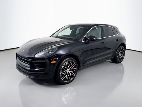 Certified 2022 Porsche Macan S image 1