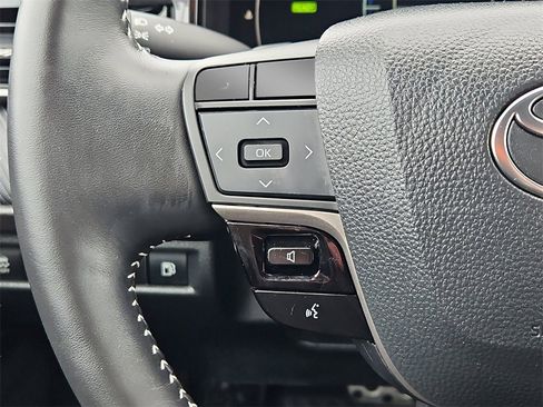 Used 2025 Toyota Camry SE w/ Convenience Package image 24