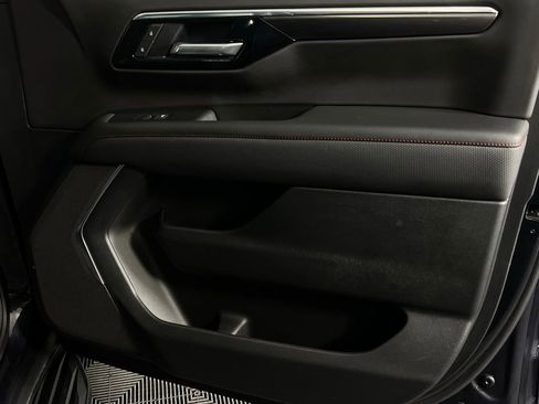 Used 2025 Chevrolet Suburban RST image 38