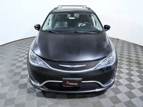 Used 2017 Chrysler Pacifica Touring-L w/ Tire & Wheel Group image 3