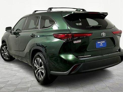 Used 2023 Toyota Highlander XLE image 11