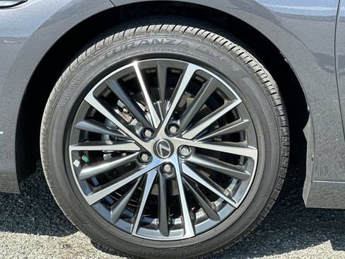 Used 2025 Lexus ES 300h w/ Premium Package FWD image 32