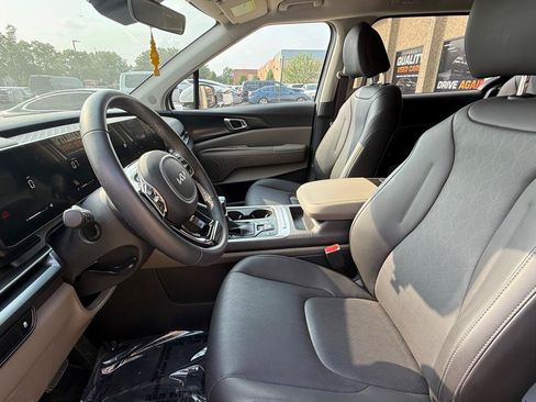 Used 2026 Kia Carnival FWD image 10