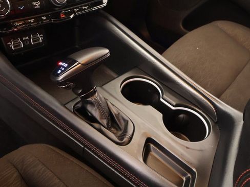 Used 2024 Dodge Durango GT RWD image 8