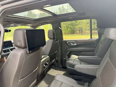 Used 2023 Chevrolet Suburban High Country w/ Advanced Technology Package AWD/4WD image 25