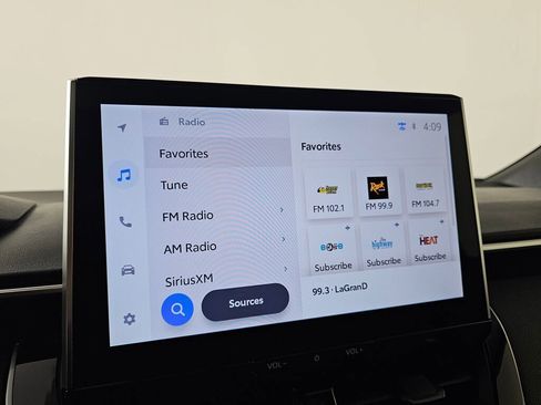 Used 2025 Toyota Corolla SE w/ SE Premium Package image 25