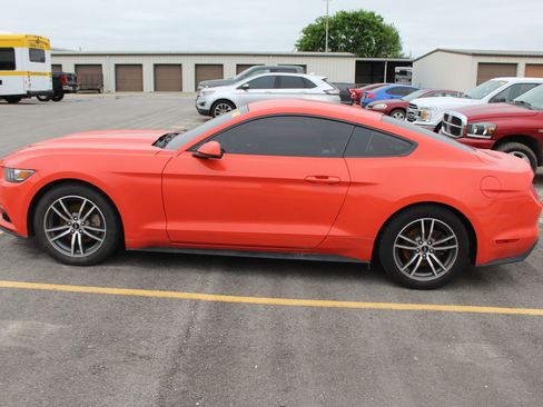 Used 2016 Ford Mustang Premium RWD image 3
