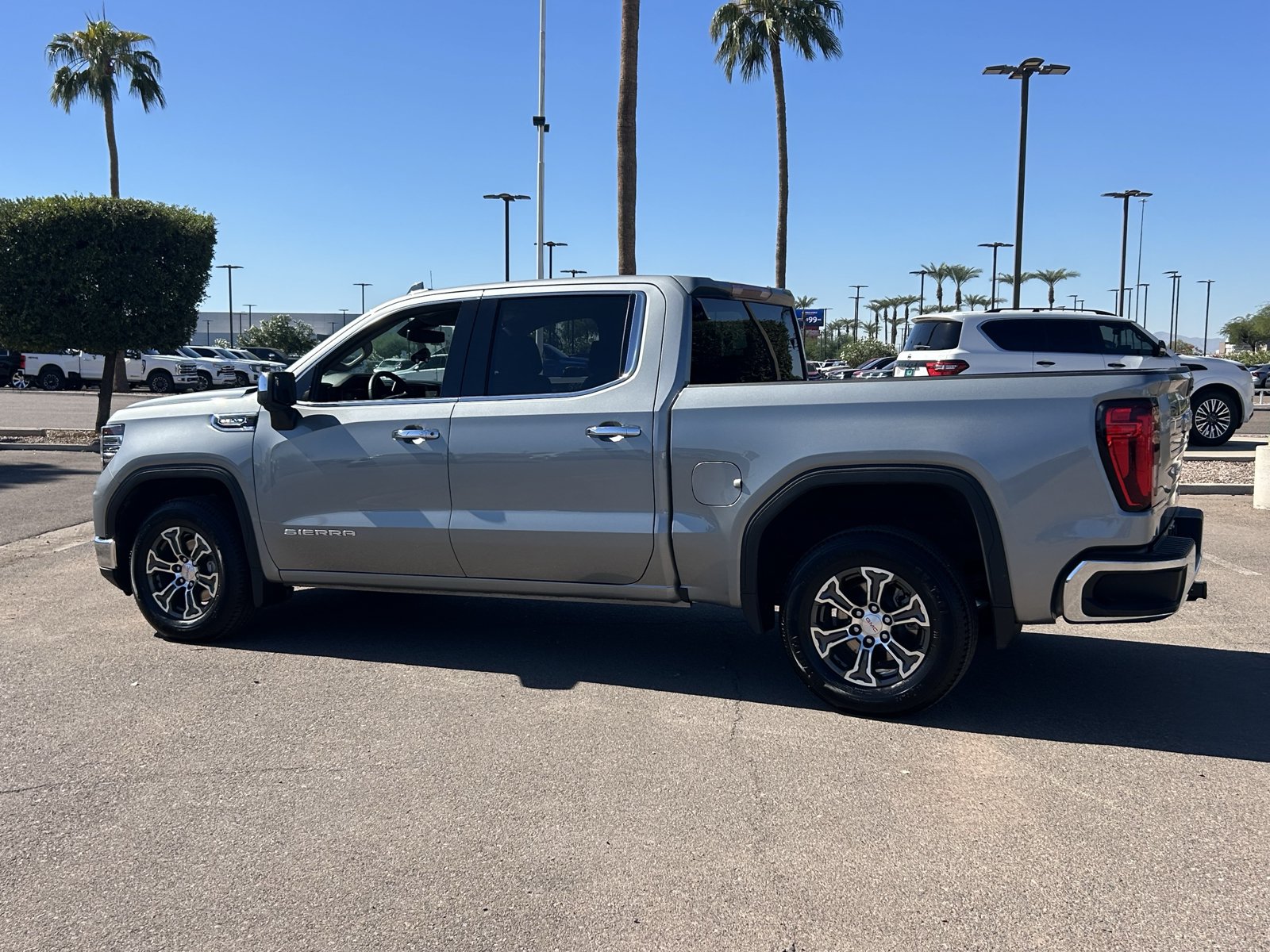 Certified 2025 GMC Sierra 1500 SLT RWD image 3