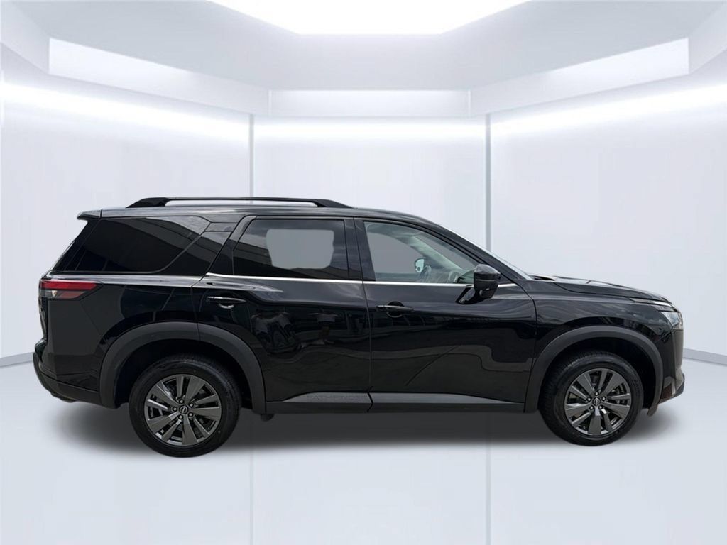 Used 2024 Nissan Pathfinder SV AWD/4WD image 8