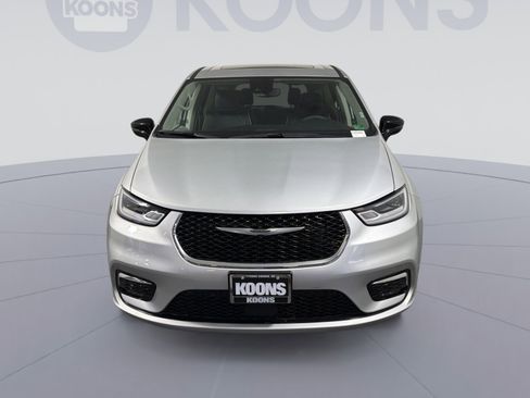 Used 2024 Chrysler Pacifica Limited image 11