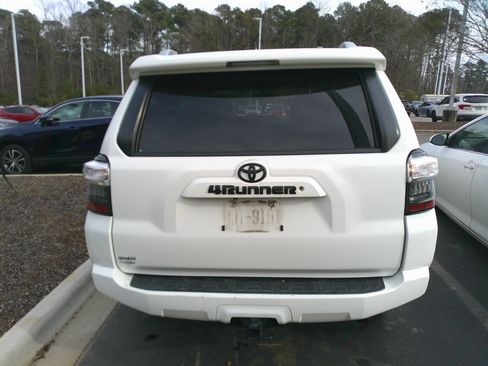 Used 2018 Toyota 4Runner SR5 Premium image 8