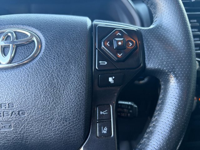 Used 2022 Toyota 4Runner TRD Off-Road AWD/4WD image 32