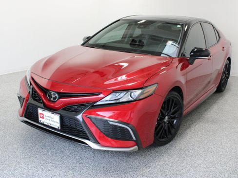 Used 2024 Toyota Camry XSE FWD image 2