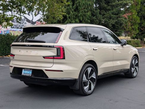 Used 2025 Volvo EX90 Ultra AWD/4WD image 7