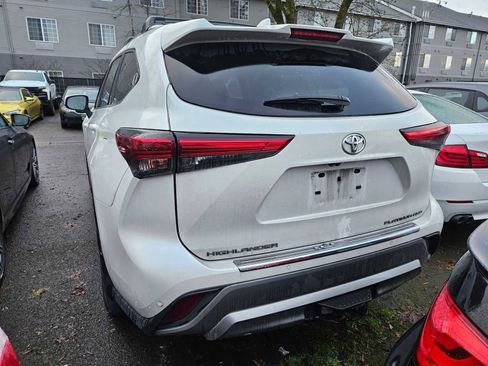 Used 2021 Toyota Highlander Platinum image 4