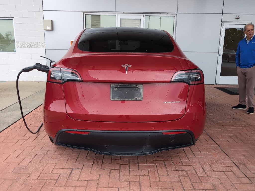 Used 2022 Tesla Model Y Long Range AWD/4WD image 3