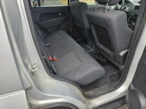 Used 2012 Jeep Liberty Sport image 16