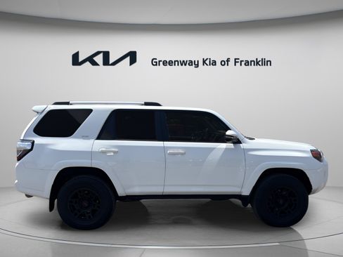Used 2021 Toyota 4Runner SR5 Premium w/ Moonroof Package AWD/4WD image 8